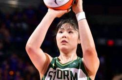 开云体育登录-比赛中女运动员表现出色，助球队取得胜利