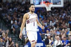 开云体育-包含太阳逆转活塞，布克三分球稳中有进的词条