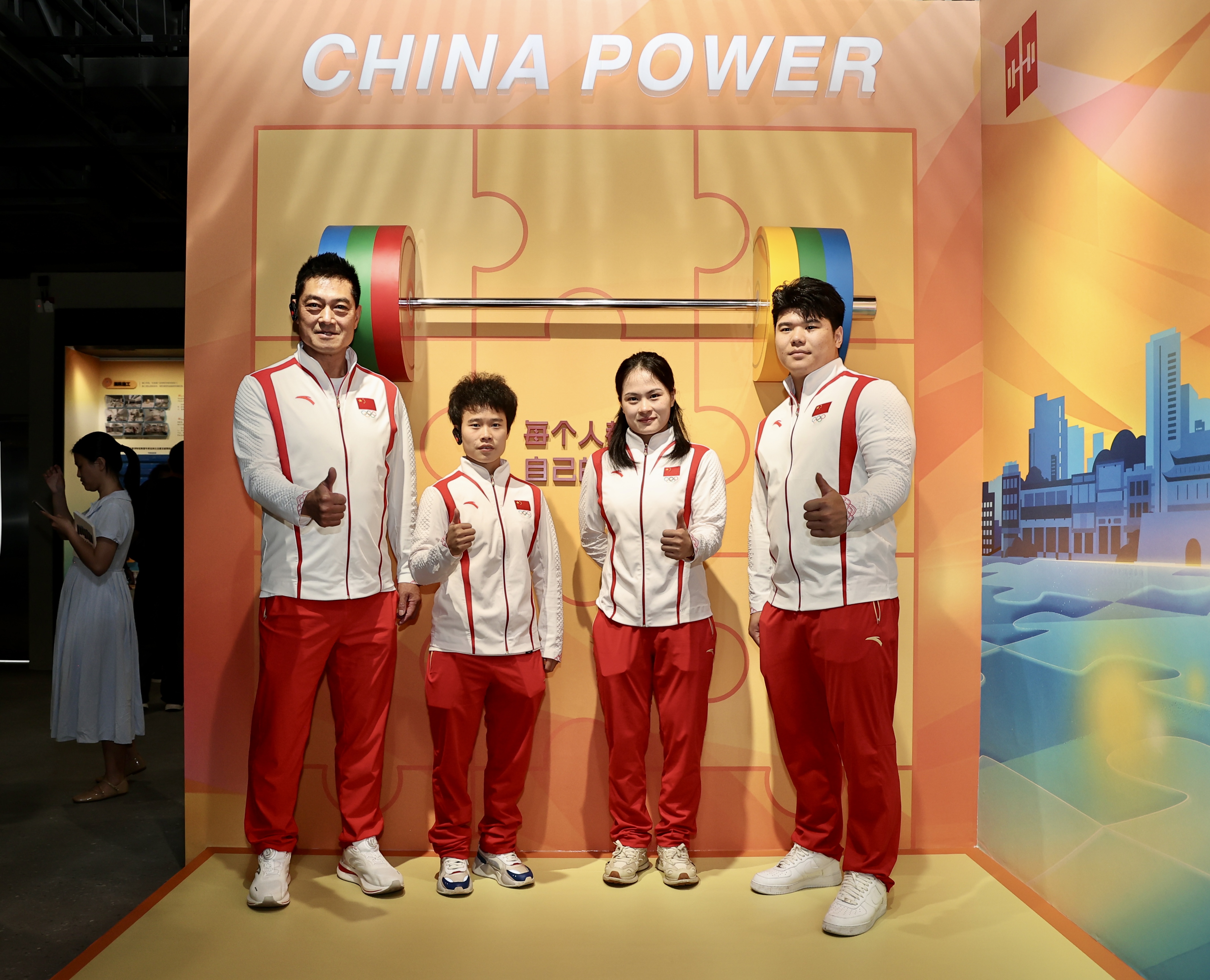 举重比赛：中国选手力克对手，夺冠的简单介绍