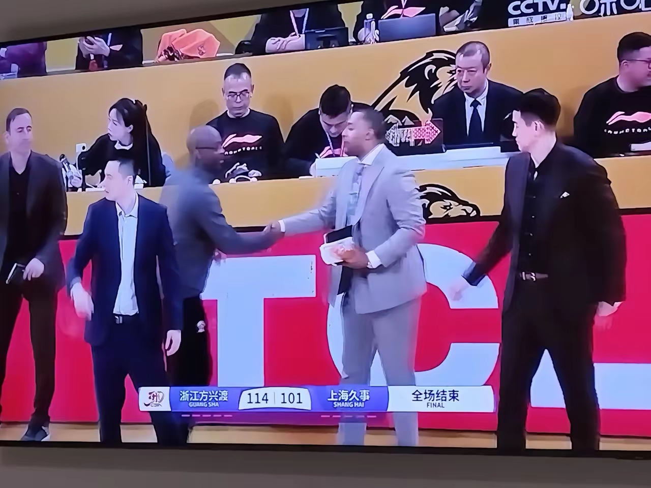 关于强强对话！豪门球队大比分胜出的信息
