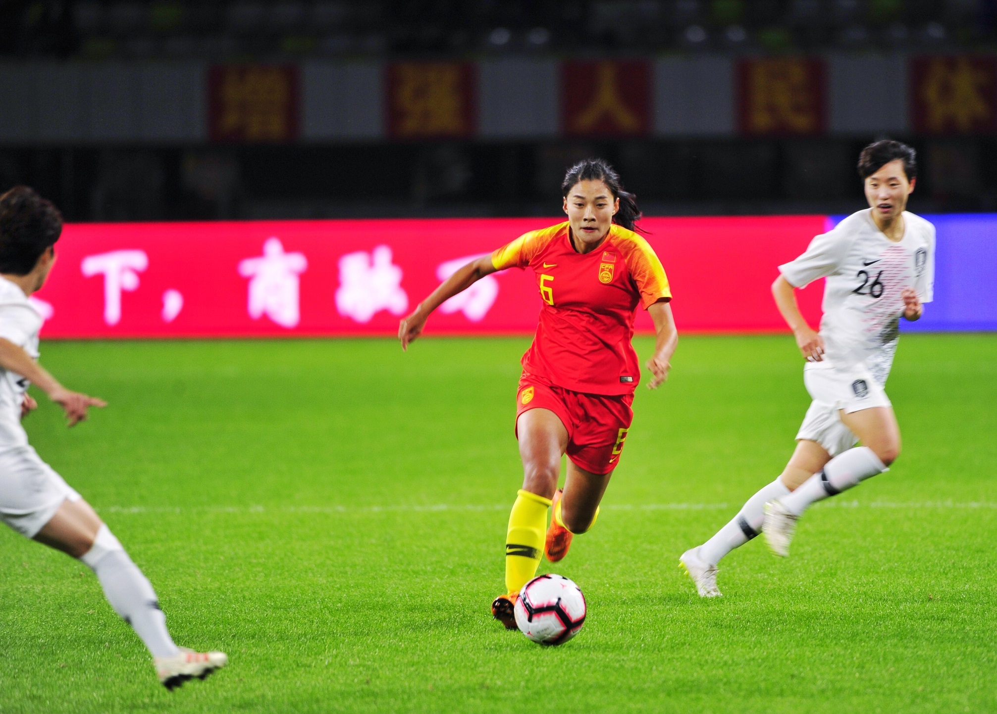 历史性时刻！中国女足击败对手