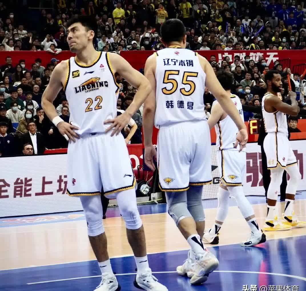 包含江苏男篮与辽宁队演绎激烈对决的词条