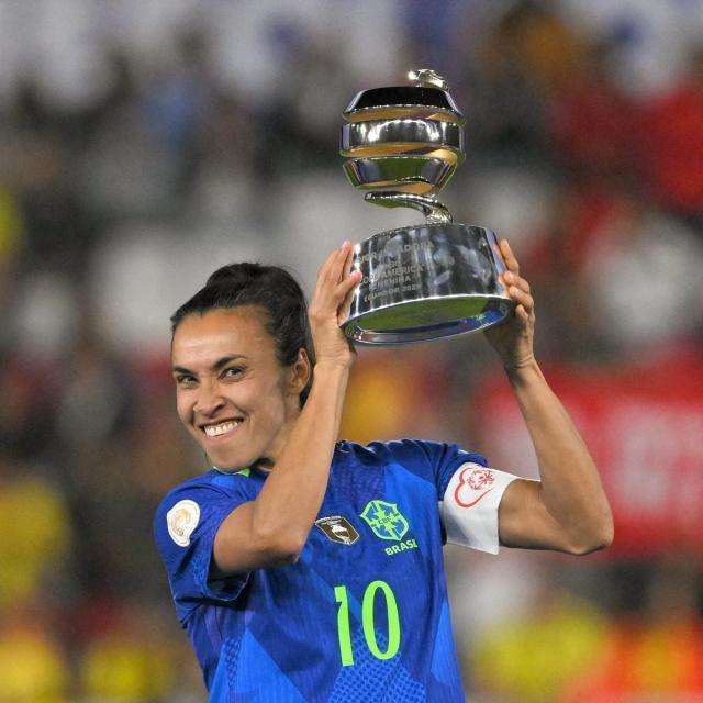 巴西女足比赛踢出新高度，实力大幅提升