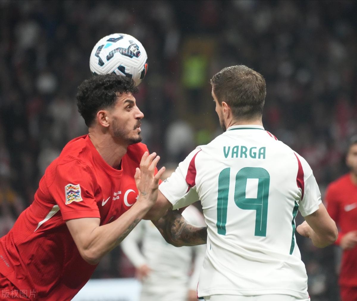 匈牙利队在对阵俄罗斯队的比赛中胜出 匈牙利队在对阵俄罗斯队的比赛中胜出