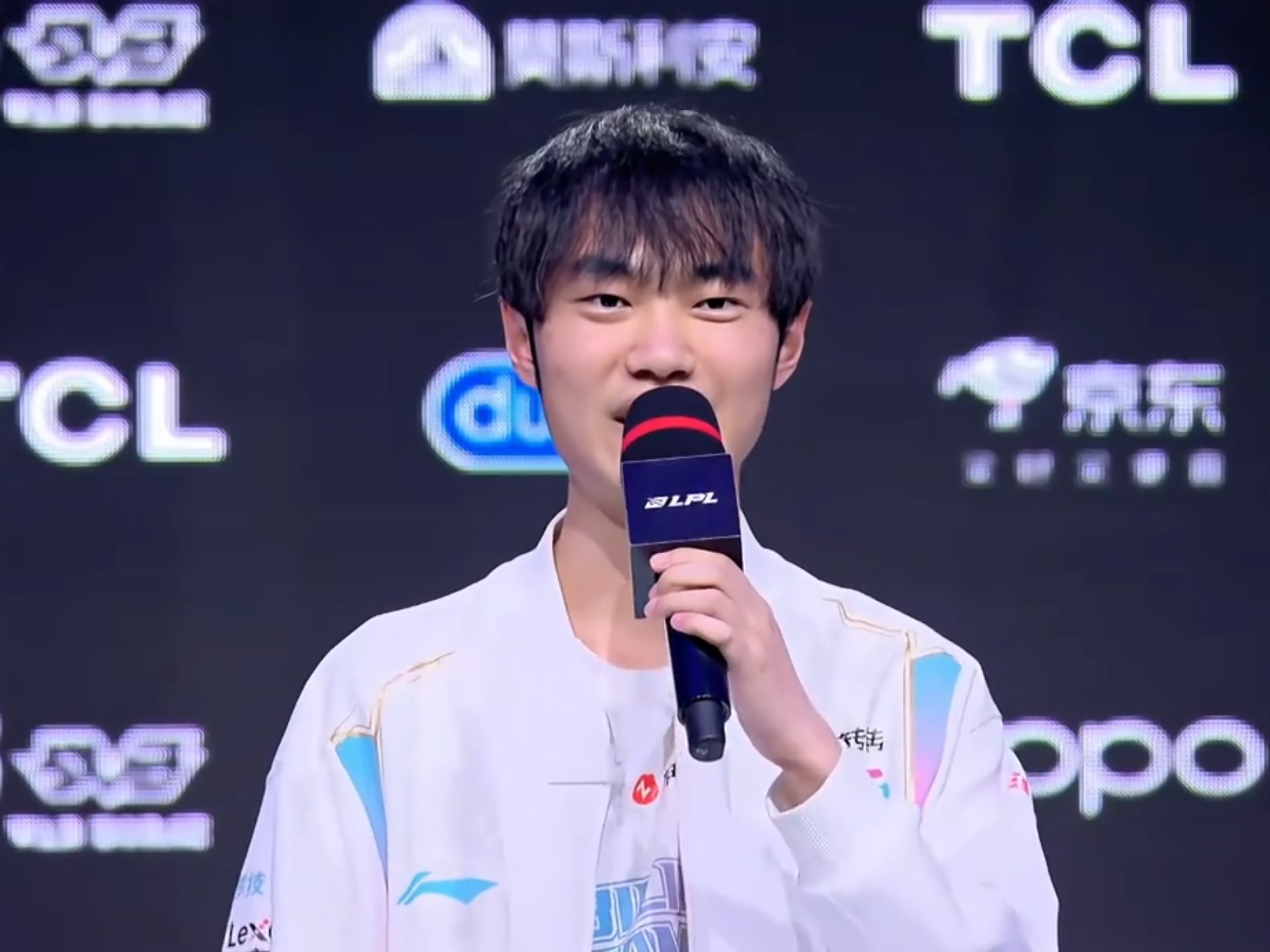 EG翻盘FPX，Knight团战一打五四强赛2:0（广州）