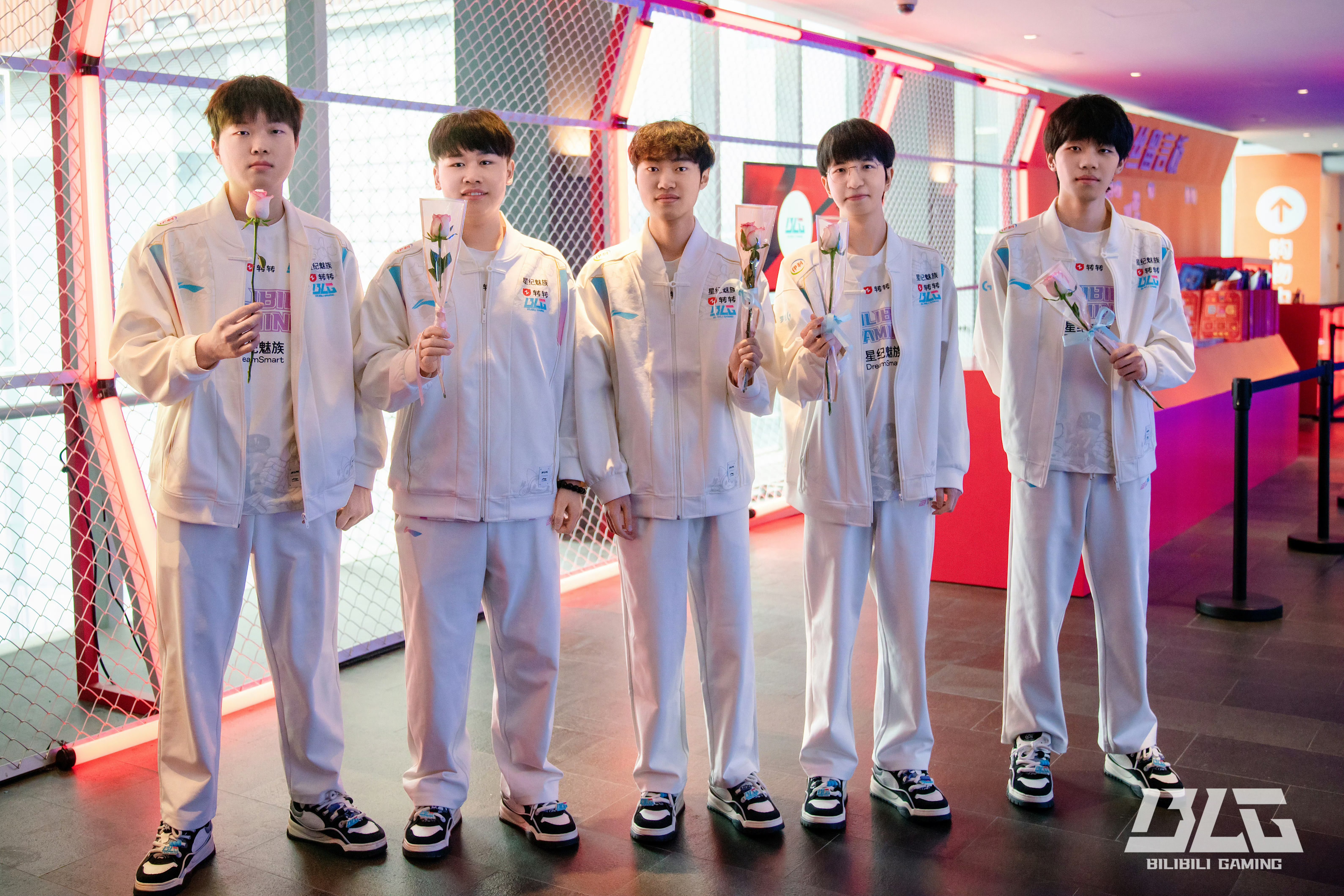 LGD险胜BRO,Peanut团战一打五入围赛2:1(广州) LGD险胜BRO,Peanut团战一打五入围赛2:1(广州)