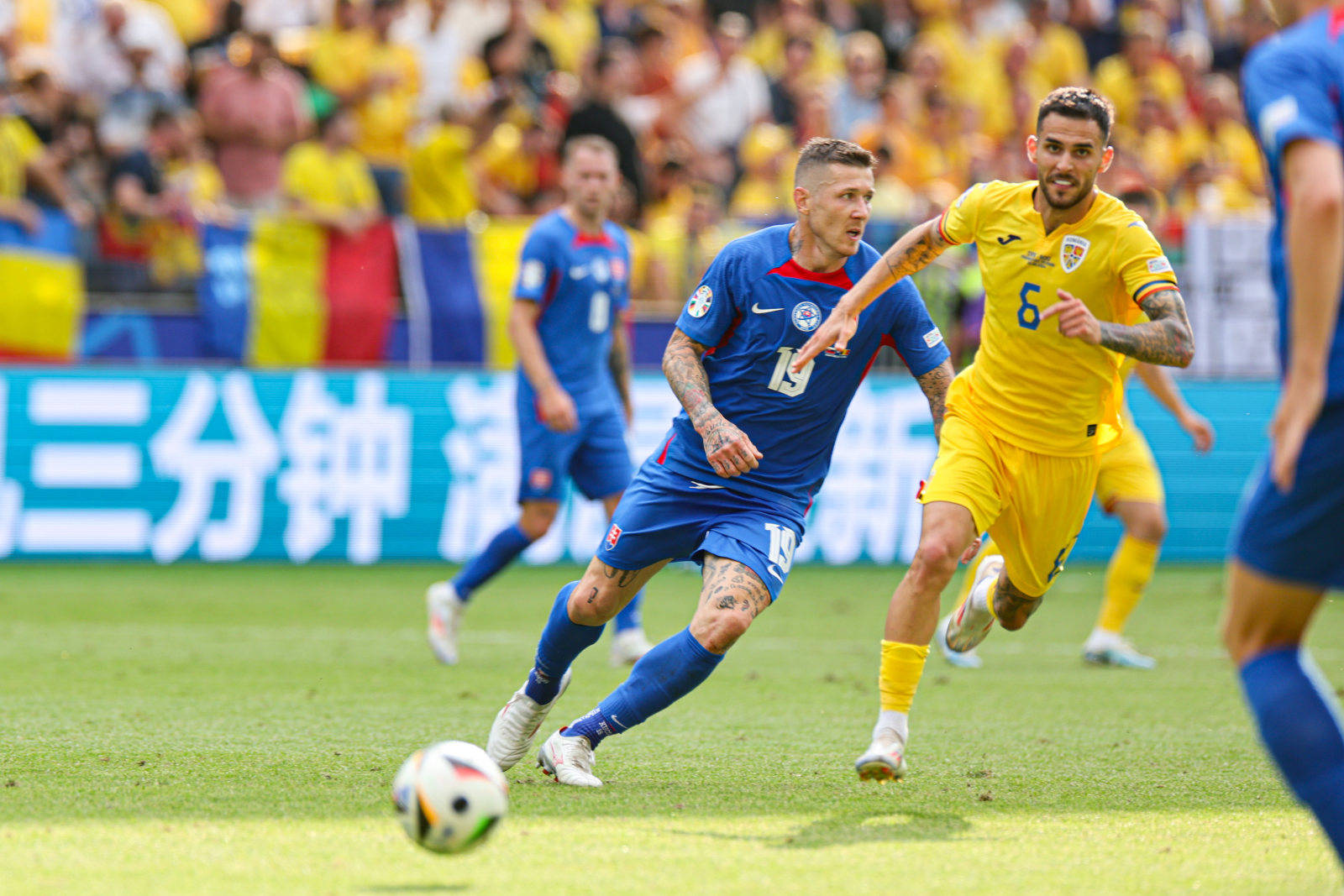 乌克兰球队挑战最强对手，获得胜利