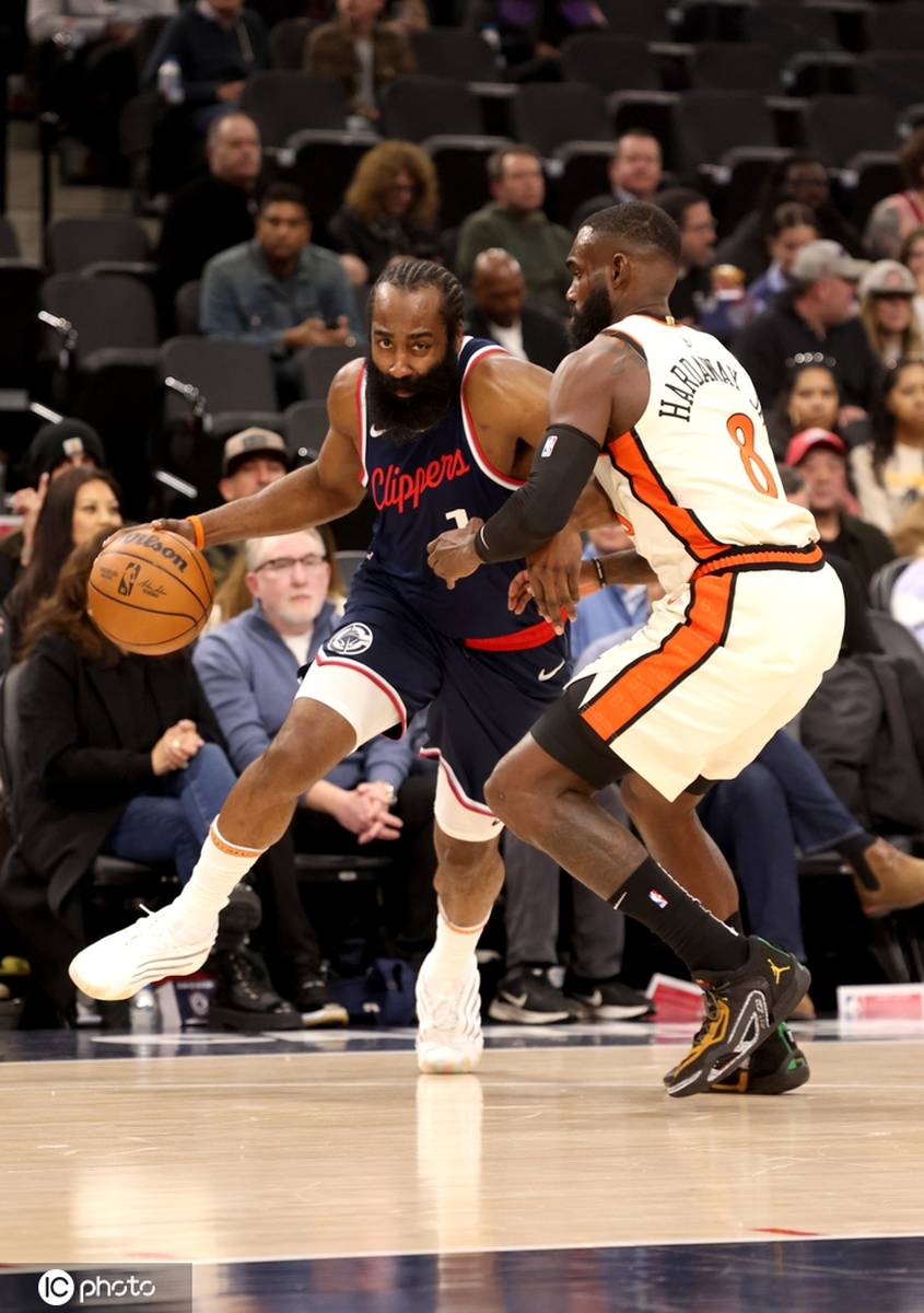 包含快船队球员逐渐找回手感，连续砍下25+得分的词条