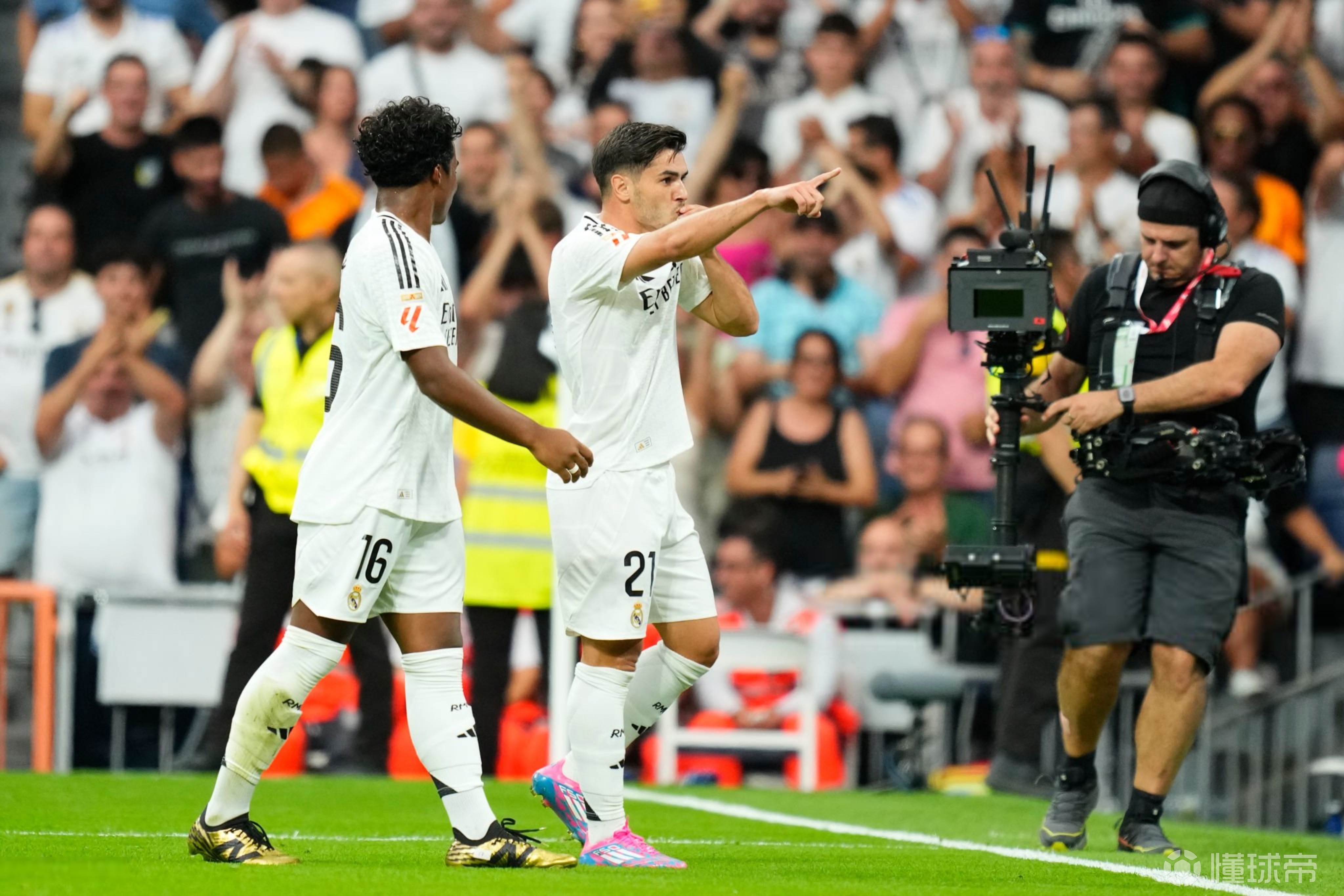 包含皇家马德里准备在西甲中继续斩获胜利的词条