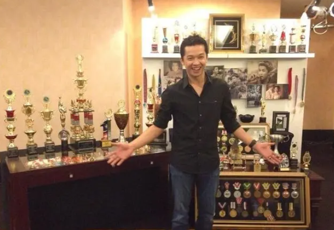 包含中国羽毛球队轻取法国羽毛球队，陶菲克惊艳世界的词条