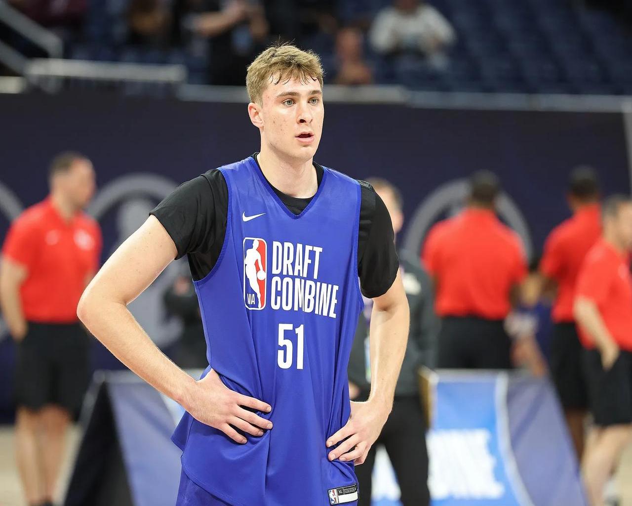 福建队横扫独行侠，范弗利特高光表现的简单介绍