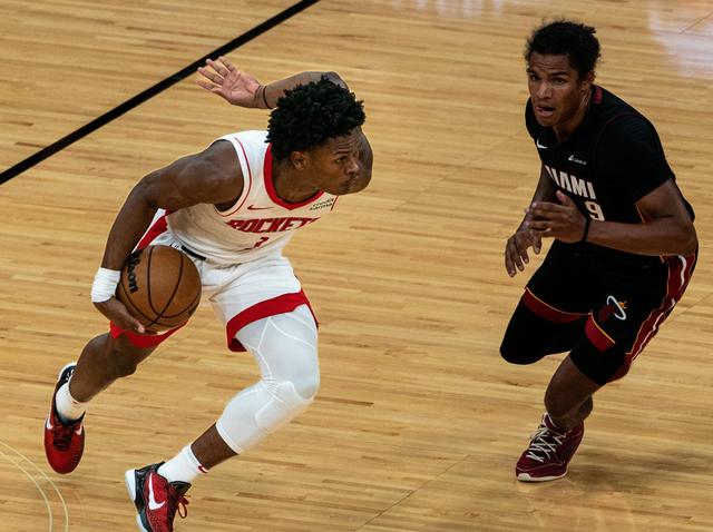 福建队横扫独行侠，范弗利特高光表现的简单介绍